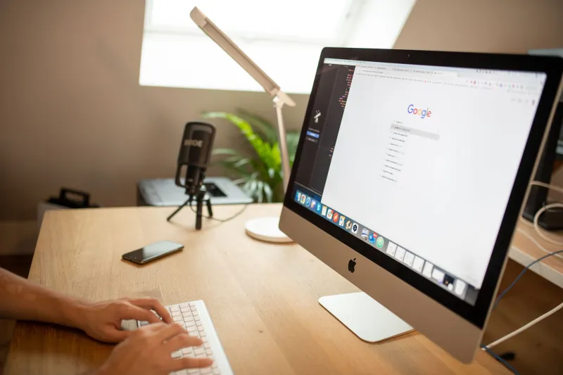 Ditch the Color-Coded Chaos: Why Serious Browser Users Are Going Back to Raw Tab Stacks